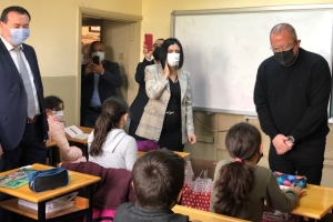 Ortamandıra Şehit Gürel Alagöz İlk Okulu Öğrencilerine 23 Nisan Çocuk Bayramı Hediyelerini Dağıttık